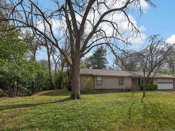 2nd image of 901 Rhodes Dr