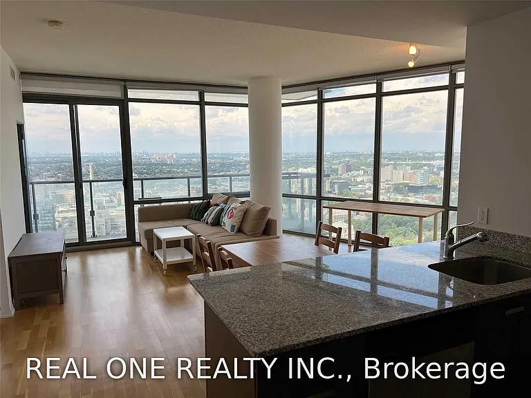 832 Bay St #3903 — Photo 3