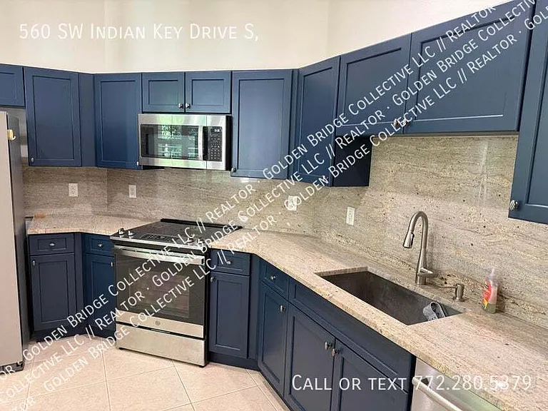 560 SW Indian Key Dr S — Photo 1