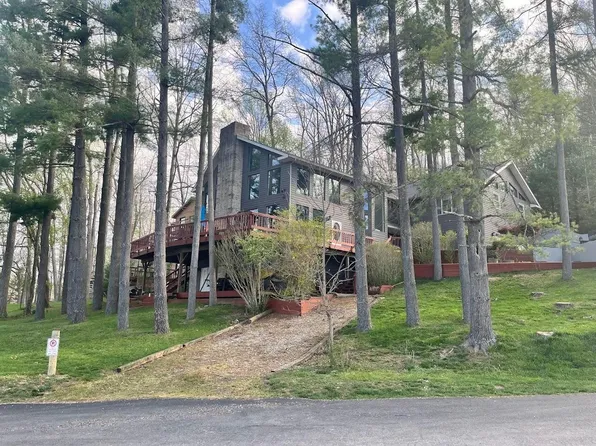 714 Natchez Ln, Sugar Grove, OH 43155