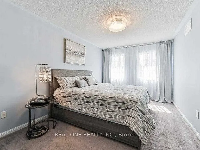 2380 Guildstone Cres — Photo 8