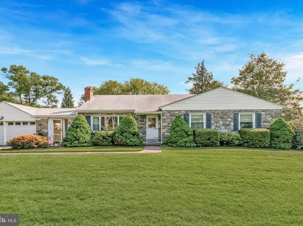 1003 Richmond Rd, Broomall, PA 19008