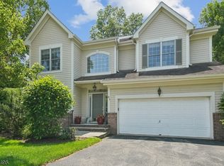 81 Schindler Way, Fairfield, NJ 07004