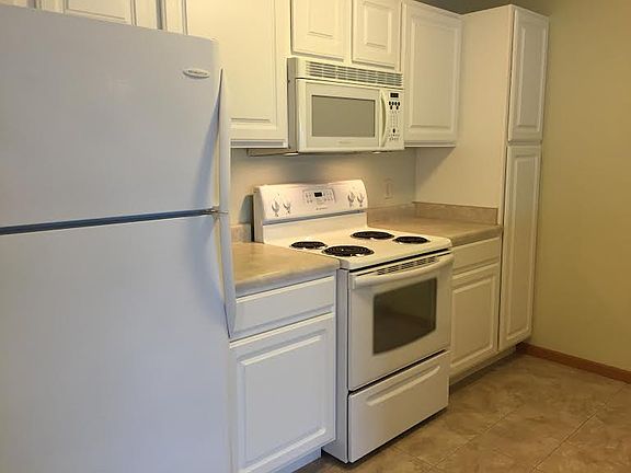 3rd image of 302 Prairie Heights Dr APT 304
