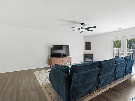 4th image of 111 Blackwell Ct