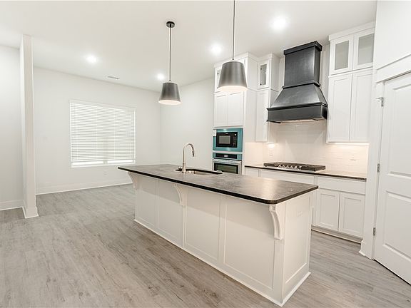 5th image of 1231 Whistler St