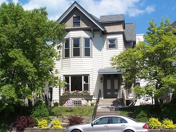 3rd image of 1638 N Van Buren St APT A