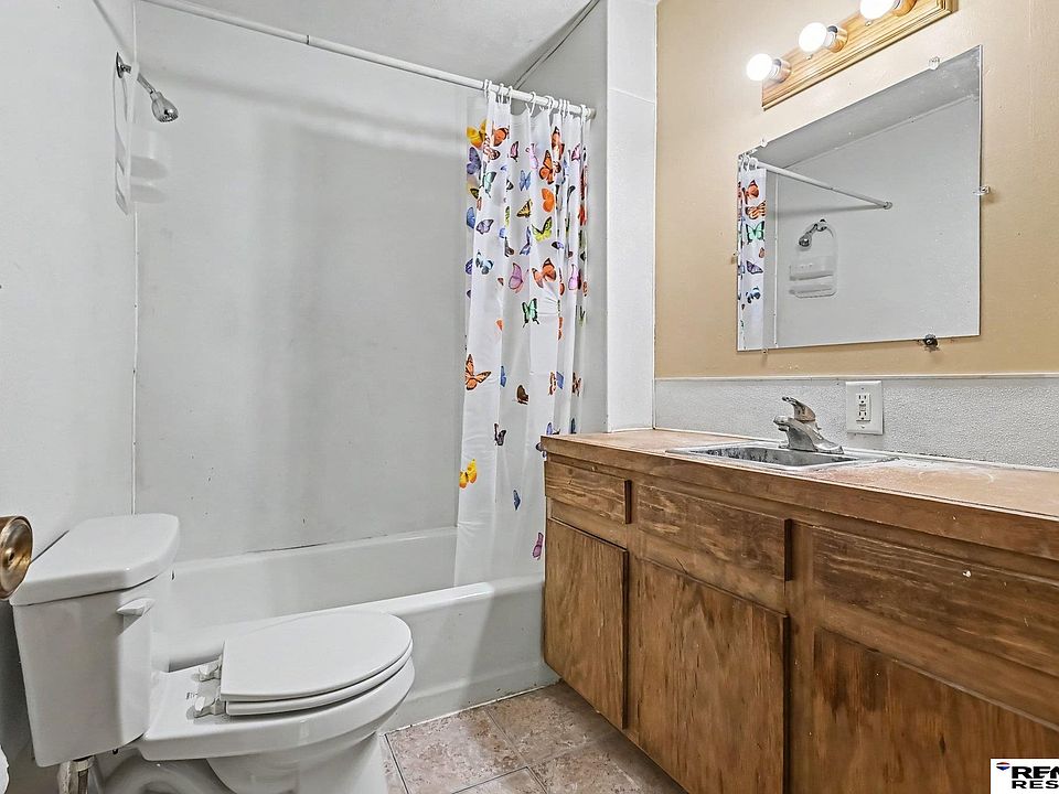 16th image of 825 N Walnut St