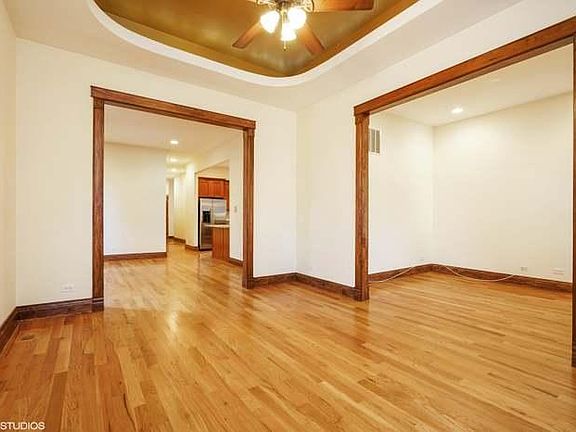 2nd image of 934 N Hoyne Ave APT 2