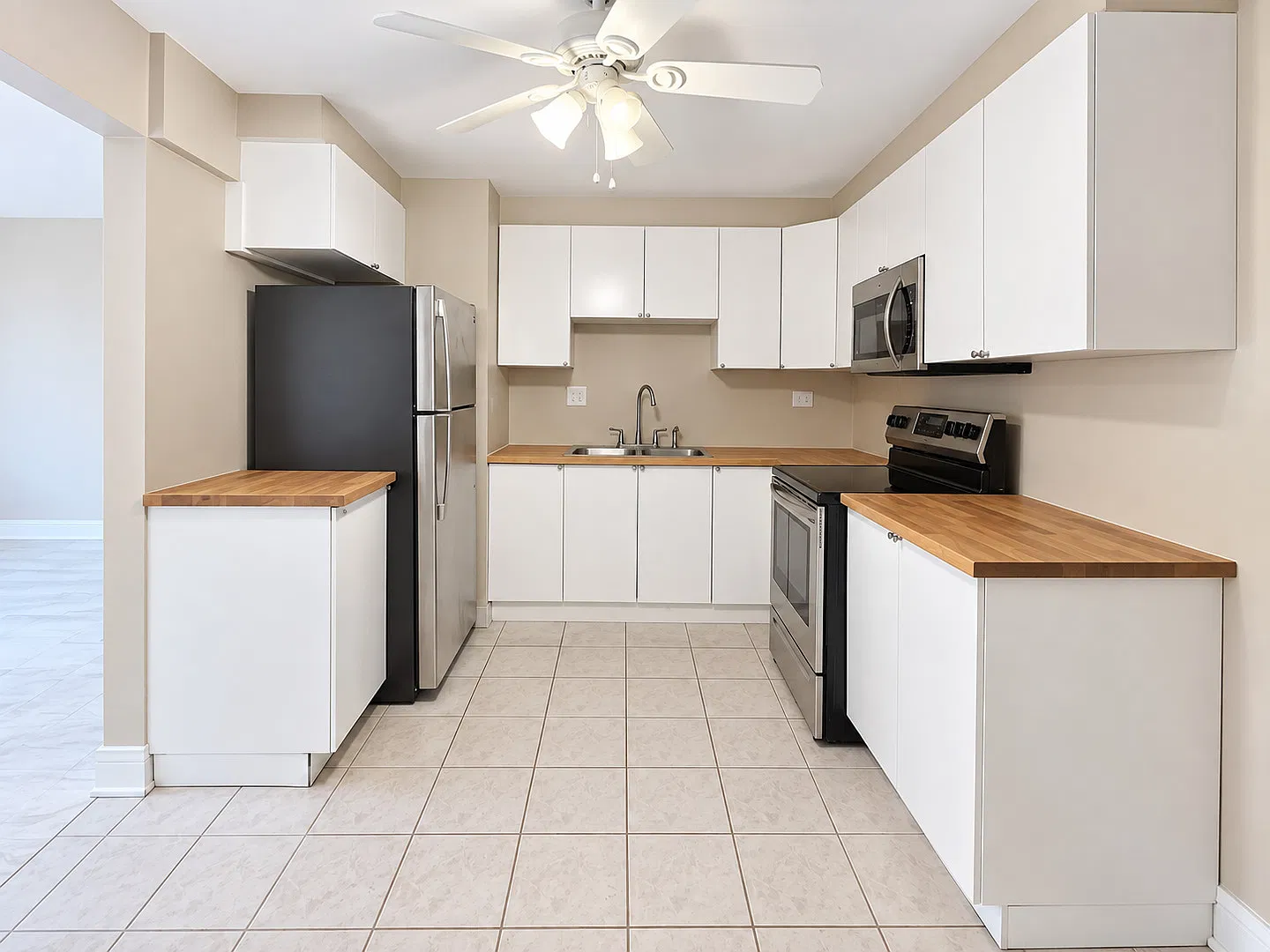 2 bed, 900 sqft, $1,900 — Photo 4