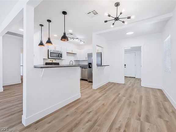 5th image of 1610 E Ogden Ave #1