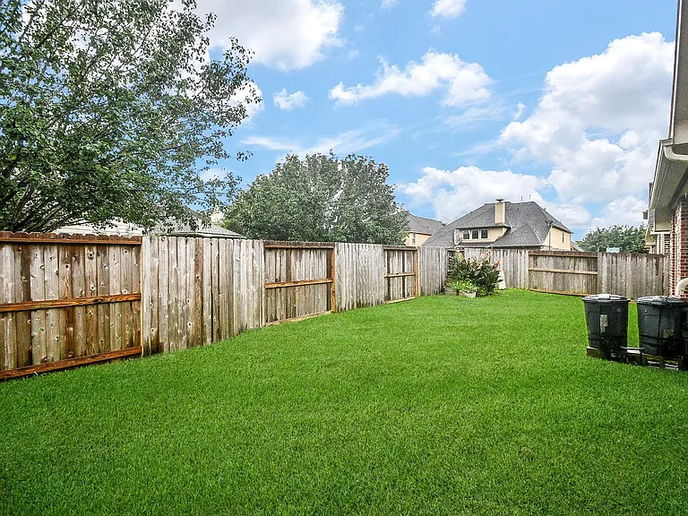 2911 Village Brook Ln — Photo 32