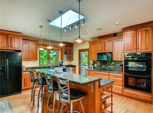 8370 W Lake Dr, Chanhassen, MN 55317