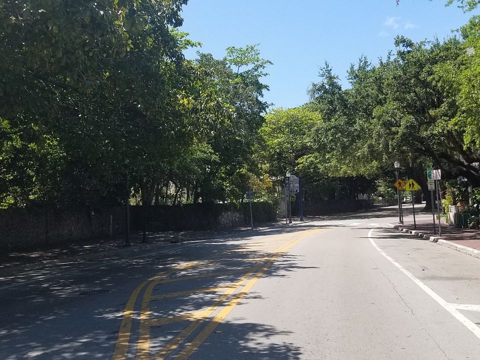 2nd image of 3180 Munroe Dr