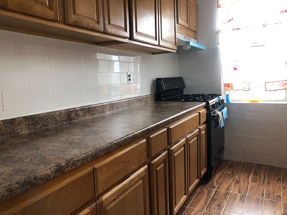 1st image of 2513 Radcliff Ave