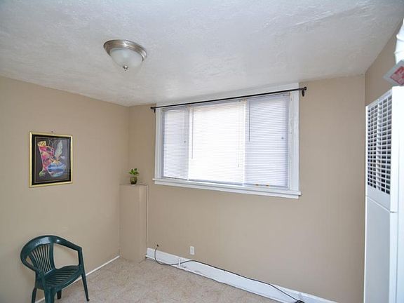 4th image of 2435 N Fairfield Ave