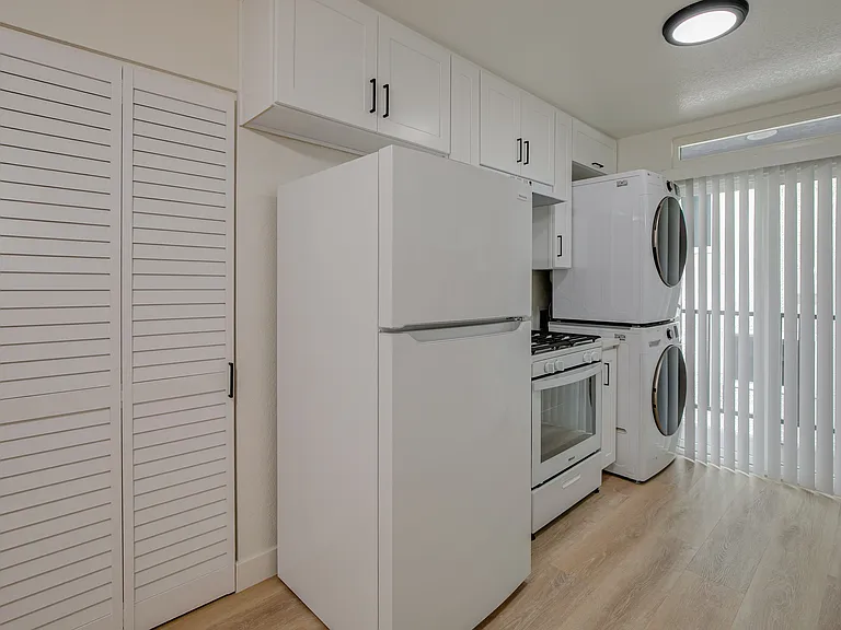 536 E Cypress Ave #301 — Photo 12