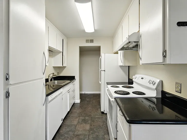 303 Tradewinds Dr #8 — Photo 5
