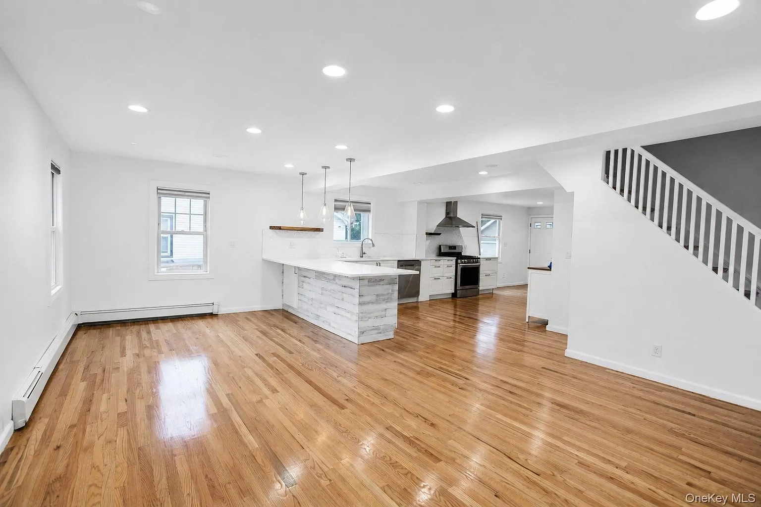 4 bed, 3.0 bath, 3072 sqft, $5,750 — Photo 3