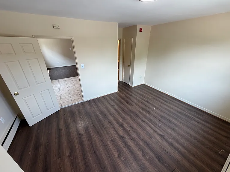 7908 Castor Ave — Photo 10