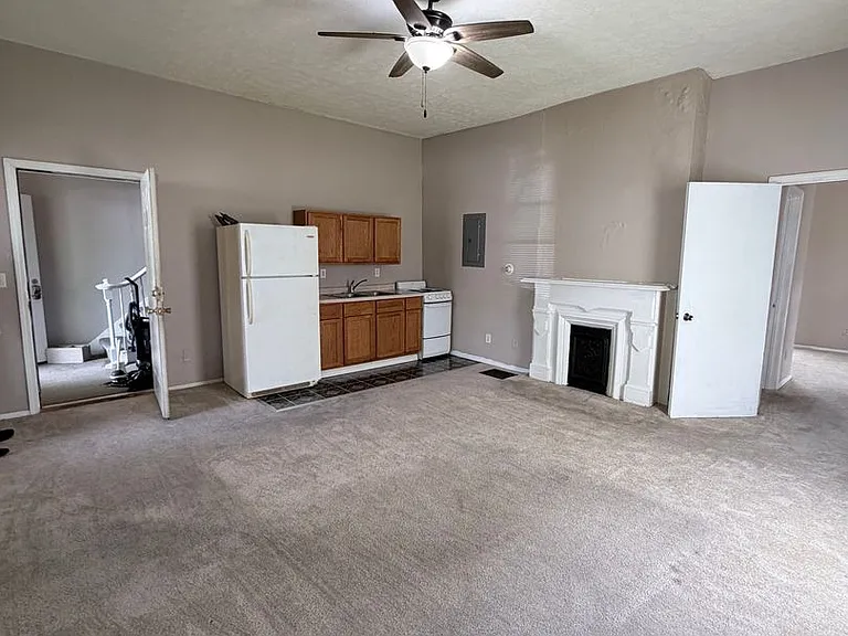 1031 Hartford St — Photo 57