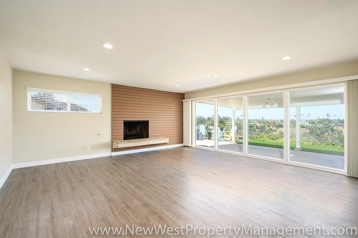 3 bed, 1542 sqft, $4,950 — Photo 4