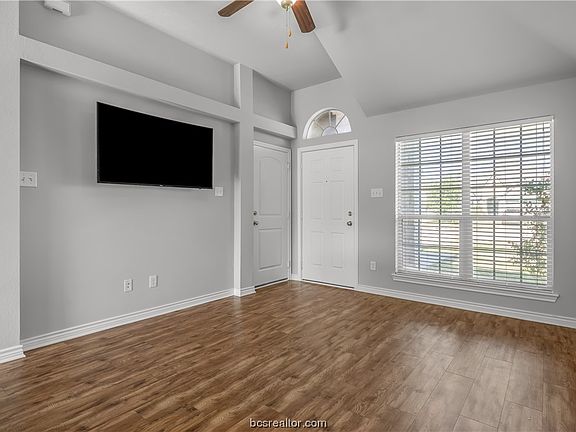 5th image of 2906 Silver Oak Dr