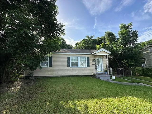 310 Huntlee Dr — Photo 1