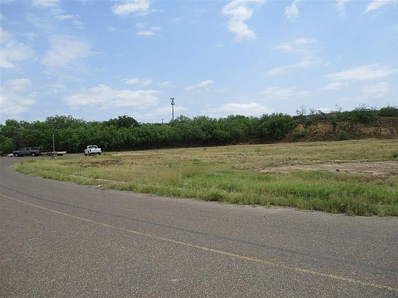 2nd image of 501 S Creek Dr