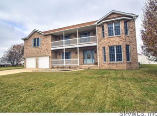 1211 Antique Ln, Mascoutah, IL
