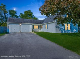 15 Mendon Dr, Howell, NJ 07731