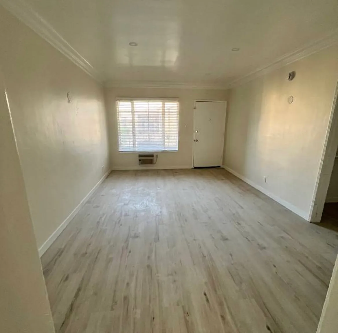 Studio, 550 sqft, $1,700 — Photo 1