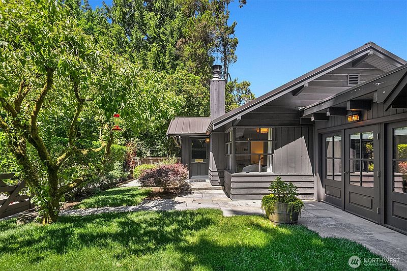 2nd image of 1426 37th Avenue E