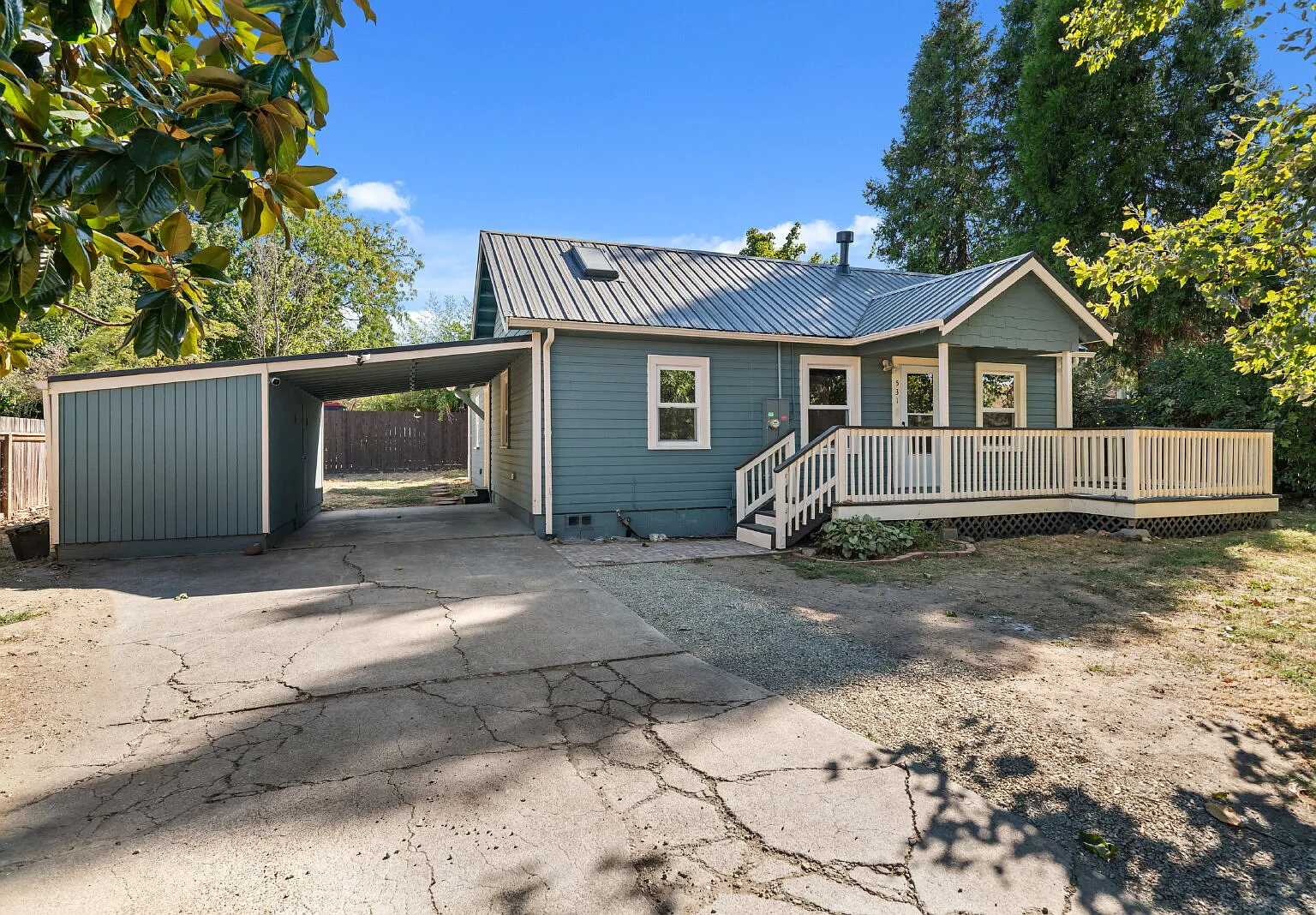 Charming 3-Bedroom Single Family House in Ashland, Oregon! — Photo 1