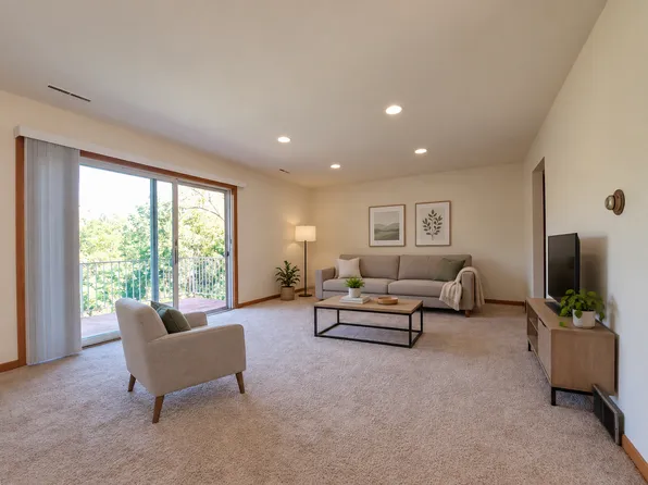 1450 Wing St APT 6B, Elgin, IL 60123