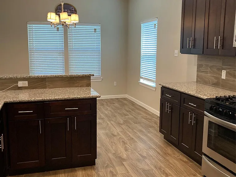 1018 Homer St — Photo 10