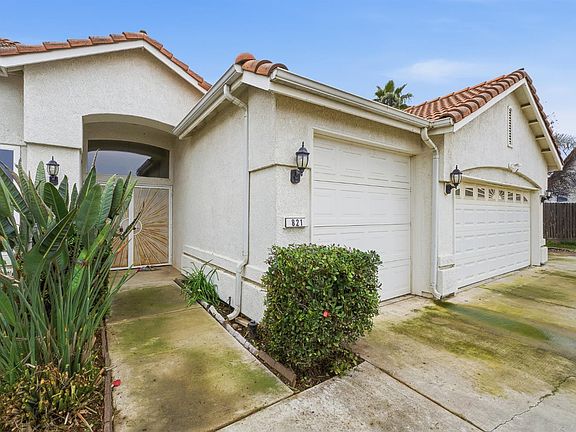 4th image of 821 E Redwood Cir