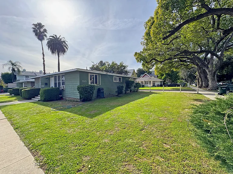700 E Villa St #C — Photo 14