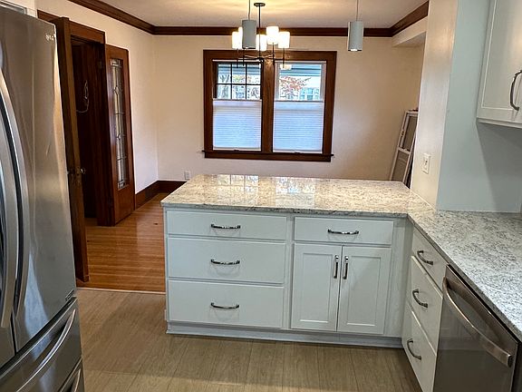 Kitchen, granite countertops