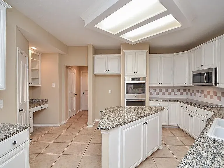 2606 Nutwood Dr — Photo 18