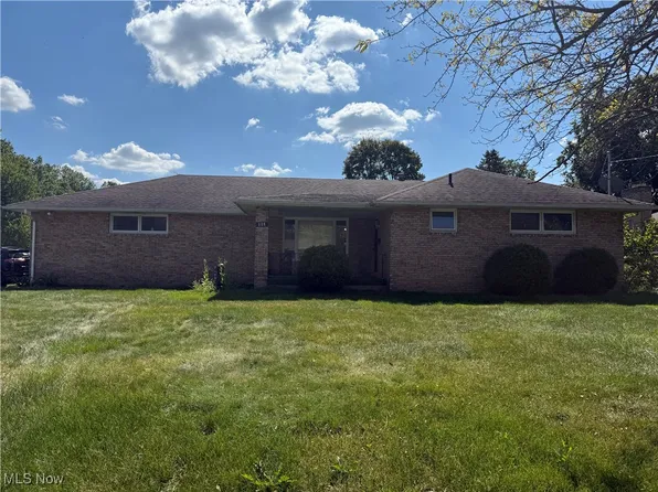 683 Robinson Rd, Campbell, OH 44405