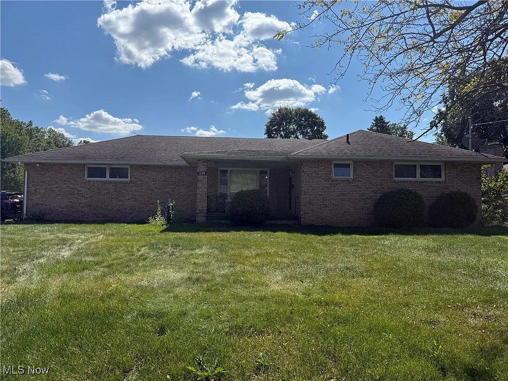 683 Robinson Rd photo 1