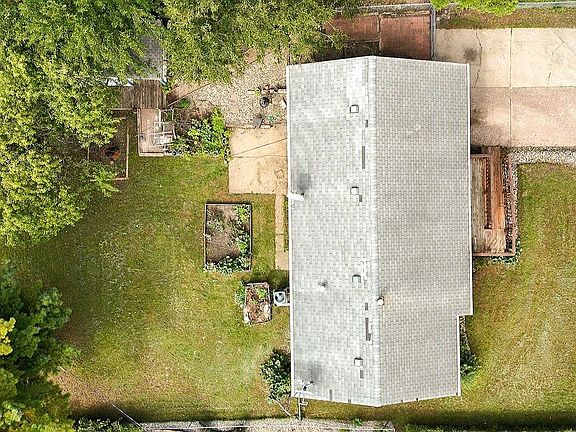 3rd image of 1305 S Point Dr