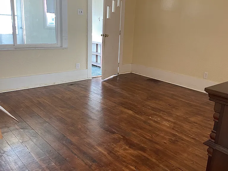2506 Vancouver St — Photo 2