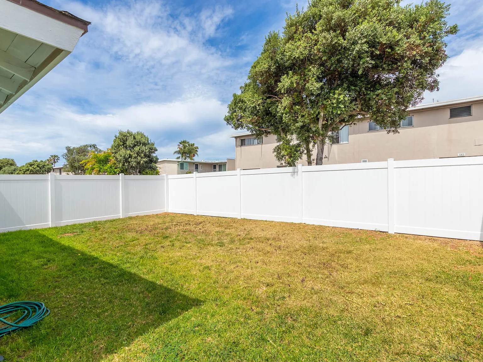 2 bed, 812 sqft, $2,995 — Photo 2