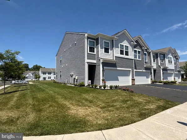 100 Fonthill Ct, Quakertown, PA 18951