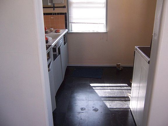 5th image of 209 S 6th St APT A