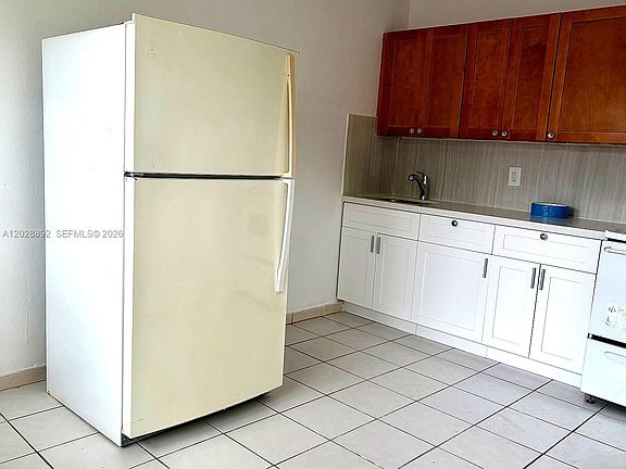 2nd image of 1629 Taft St #1-2
