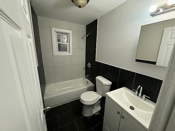 5th image of 133 S 8th St #A1
