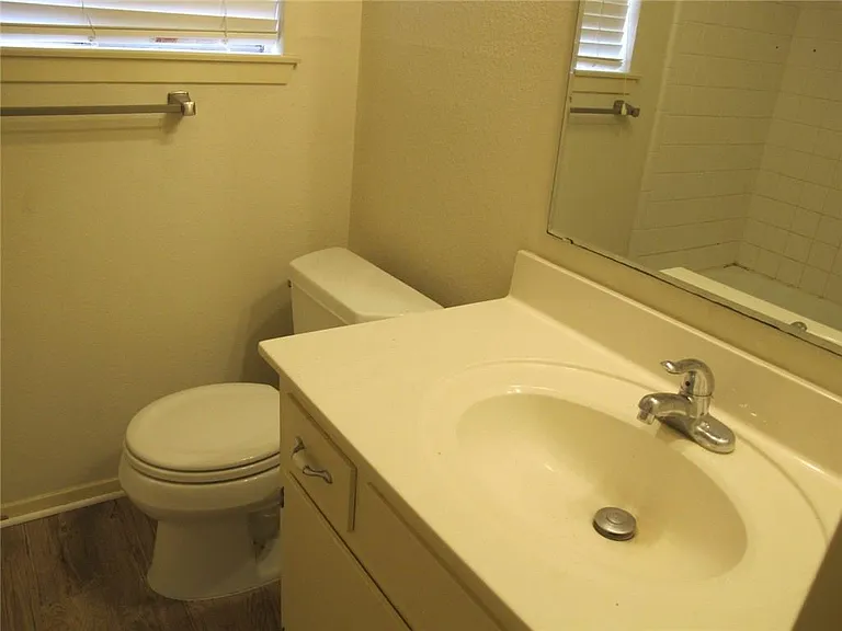 1213 S Meadows Dr — Photo 7